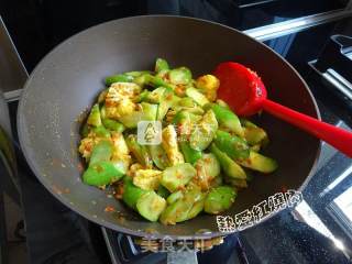 Stir-fried Loofah with Chopped Pepper recipe