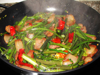 Stir-fried Bacon with Red Cabbage Moss recipe