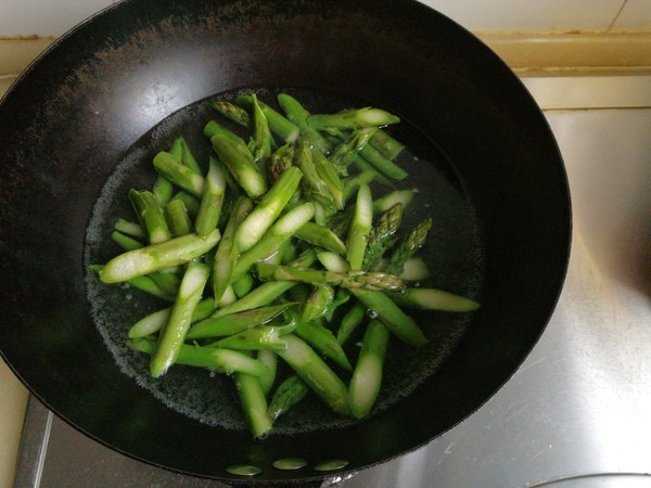 Asparagus Stir-fried Pork recipe