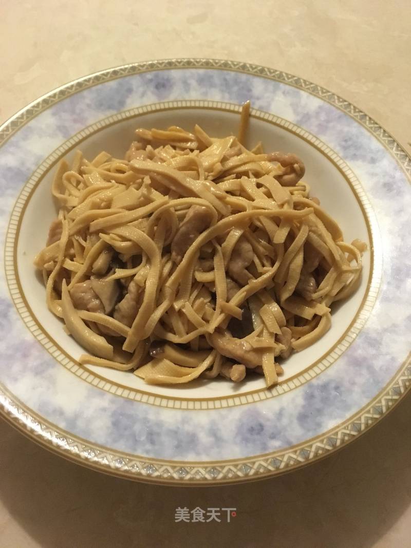 Stir-fried Shredded Pork with Tofu and Chicken Leg Mushroom recipe