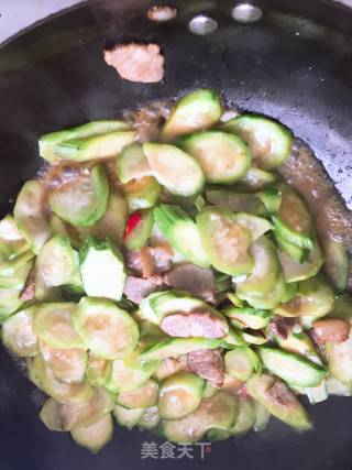 Loofah Stir-fried Pork recipe