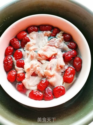 Stewed Pork Slices with Red Dates and Pears recipe