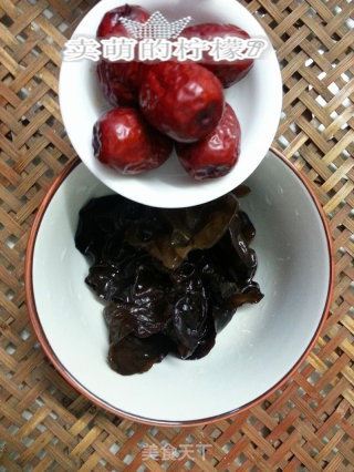 Eat It with Red Ginseng-stewed Black Fungus and Wolfberry recipe