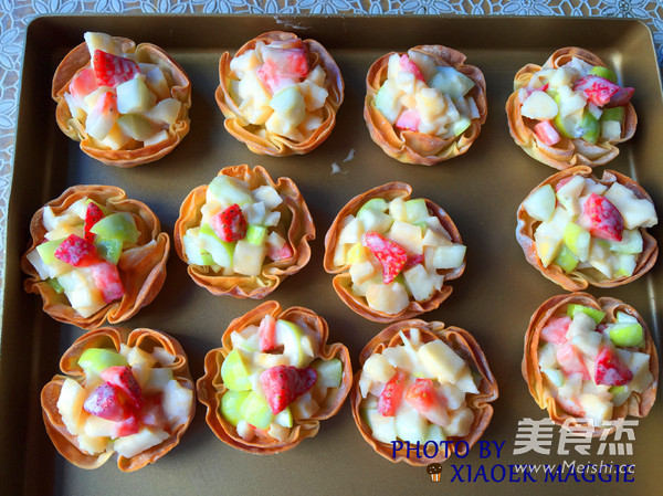 Colorful Salad Crunchy Cups recipe