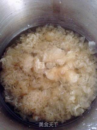 Saponin Rice, Fig and Tremella Soup recipe