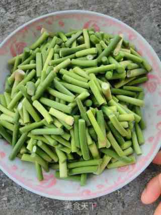 Stir-fried Pork with Garlic Sprouts recipe
