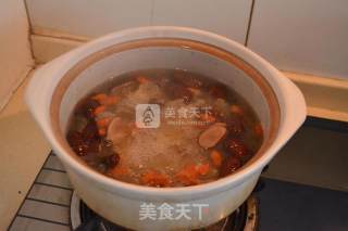 White Fungus, Red Date and Lotus Seed Soup recipe