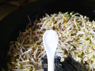 Stir-fried Bean Sprouts with Leek recipe