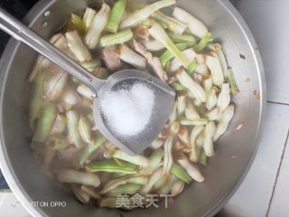 A Simple and Home-style Fried String Beans with Meat recipe