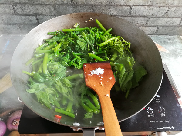 Vegetarian Fried Pumpkin Seedlings recipe