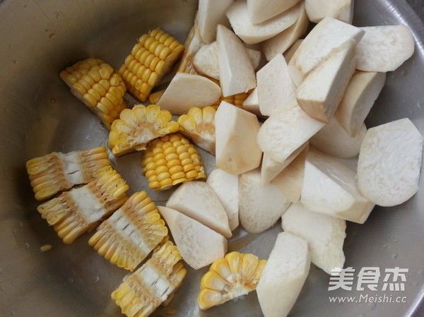 Corn and Pleurotus Rib Soup recipe