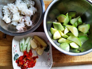 Squid Rolls with Chopped Pepper Zucchini recipe