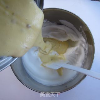 Raisin Yogurt Chiffon recipe