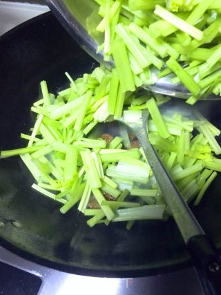 Fried Pork with Celery recipe