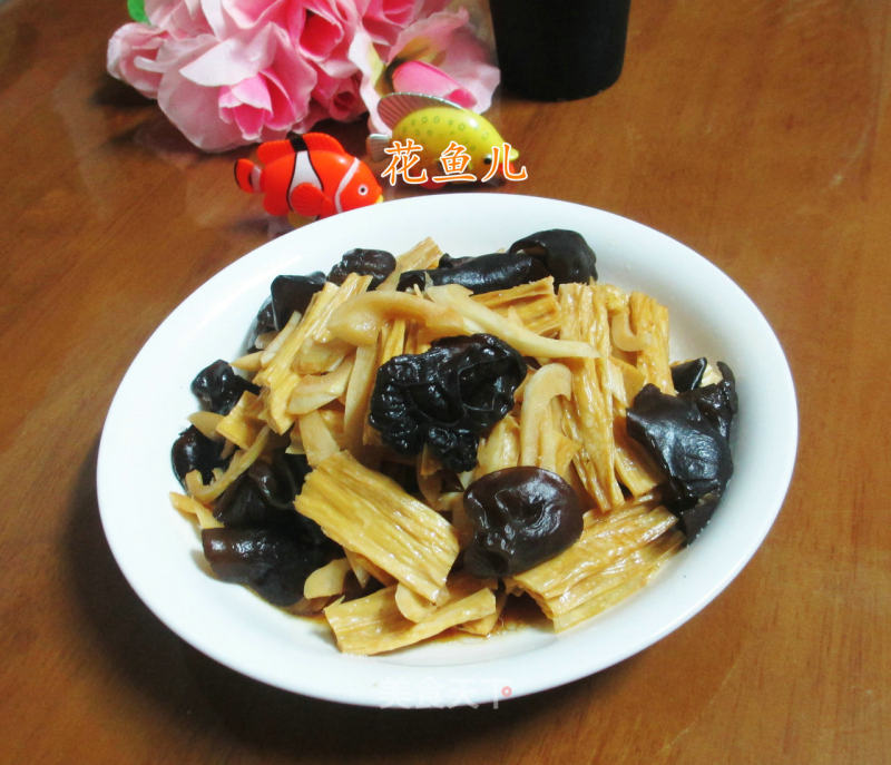 Stir-fried Yuba with Black Fungus and Bamboo Shoots