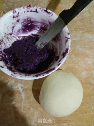 "sweet and Salty Steamed Buns with Purple Potato Sauce" Sliced Steamed Buns with Purple Potato Sauce recipe