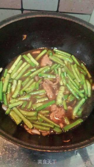 Braised Noodles with Beans recipe