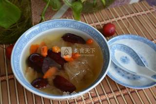 White Fungus, Red Date and Lotus Seed Soup recipe