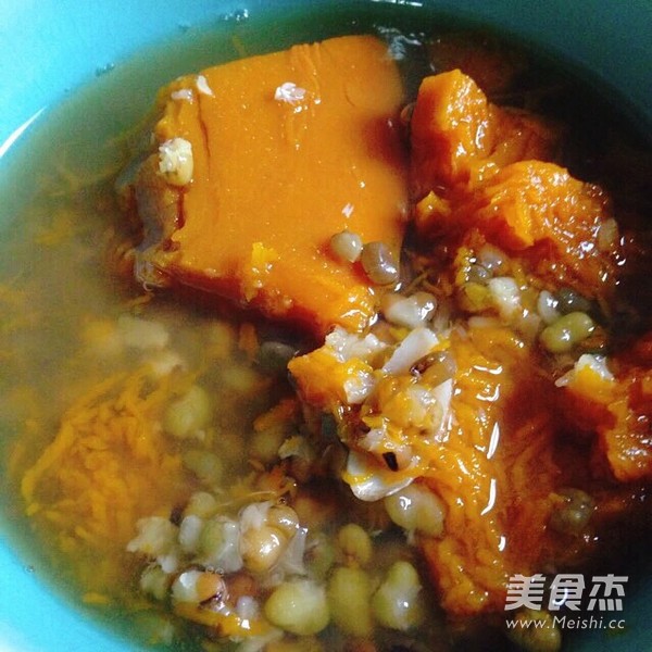 Mung Bean Old Pumpkin Lily Soup recipe