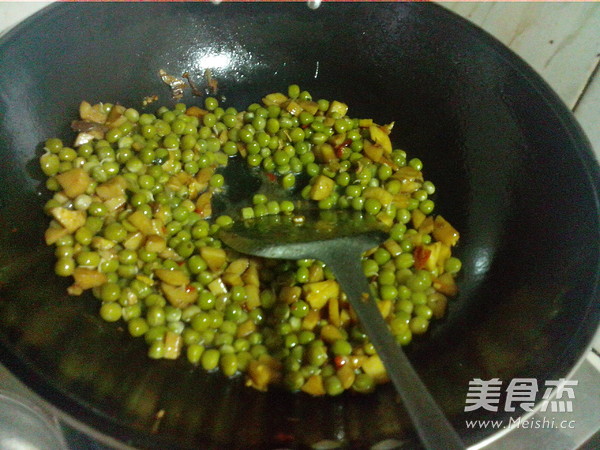 Stir-fried Pork Sausage with Beans and Mushrooms recipe