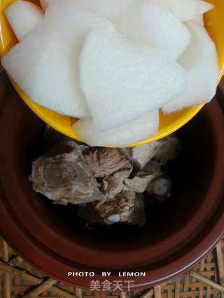Beauty and Weight Reduction~~white Radish Stewed Pork Ribs Soup recipe
