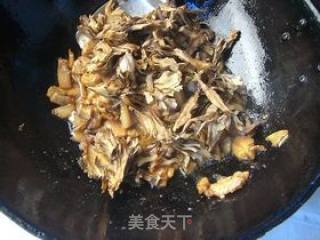 Fried Pork with Grifola Flower recipe