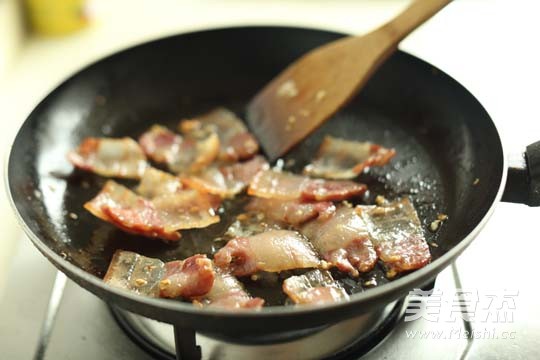 Fried Bacon with Snow Peas recipe