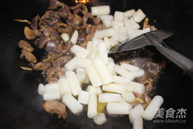 Soaked Lotus Root with Fried Chicken Gizzards recipe