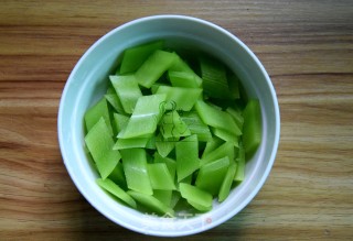 Stir-fried Pork with Lettuce recipe