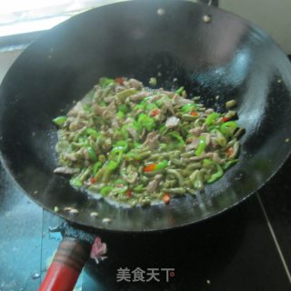 Stir-fried Pork with Garlic and Beans recipe