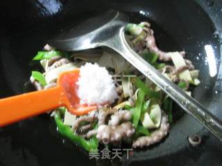 Stir-fried Octopus with Chili Pepper recipe