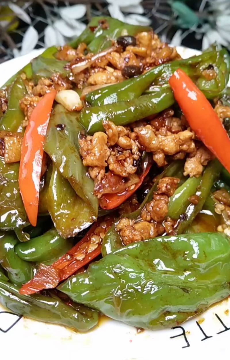 Fried Minced Pork with Chili recipe