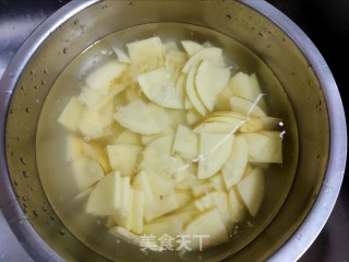 Fried Potato Chips with Green Shrimp recipe