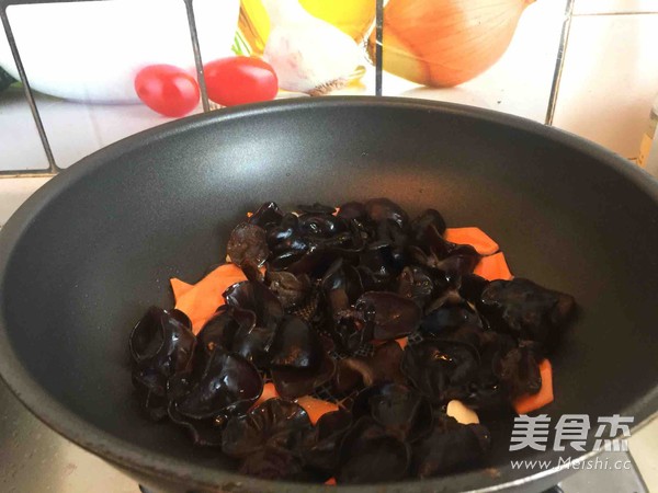 Fried Yam with Black Fungus recipe
