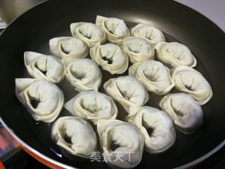 Pan-fried Shepherd's Purse and Fresh Meat Wonton recipe