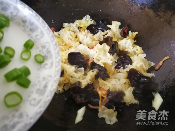 Stir-fried Double Ears with Shredded Pork recipe