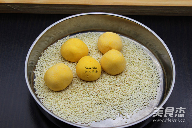 Soft Glutinous Pumpkin Sesame Balls recipe