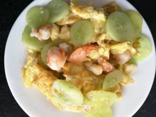 Scrambled Eggs with Cucumber and Shrimp recipe