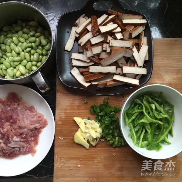 Stir-fried Shredded Pork with Fragrant Dried Edamame recipe