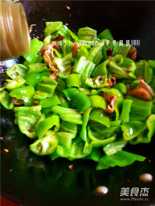 Stir-fried Sausage with Green Pepper recipe