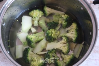 Broccoli, Potato and Bacon Soup recipe