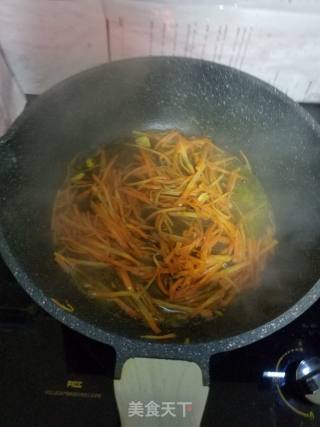 Fried Noodles with Carrots and Eggs recipe