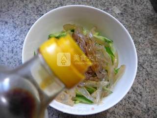 Jellyfish Mixed with Small Cucumber recipe