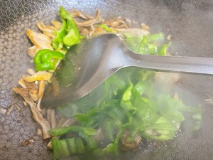 Stir-fried Pork Belly Shreds with Green Pepper recipe