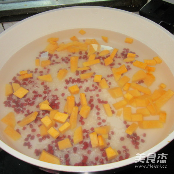 Pumpkin Congee with Red Beans recipe