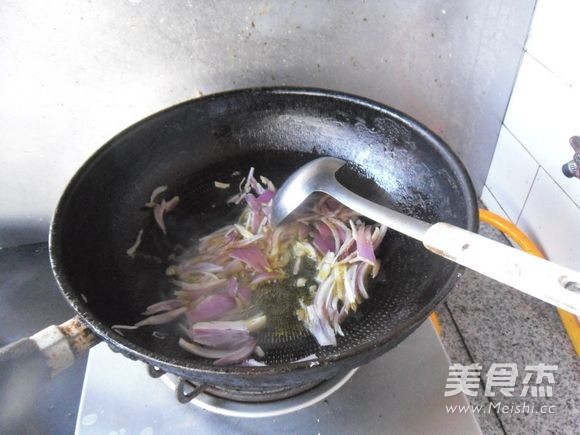 Stir-fried Spaghetti with Onions recipe