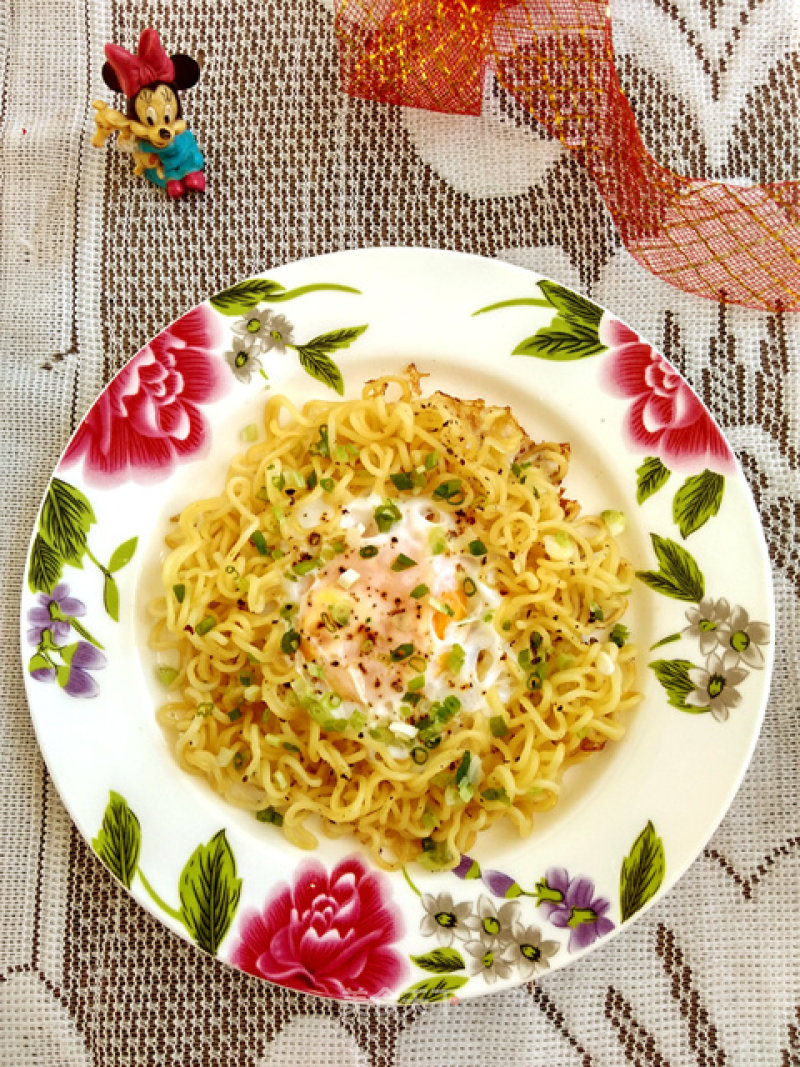 Instant Noodles with Bird's Nest Egg recipe