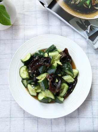 Garlic and Cucumber Mixed with Fungus recipe
