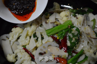 Assorted Vegetables in Fragrant Pot-self-fried Sauce is More Fragrant recipe