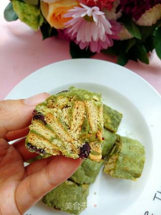 Matcha-flavored Snowflake Crisp recipe